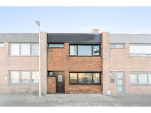 Charmante rijwoning met zonnig terras  wellnessruimte en garagebox in de Vicognewijk