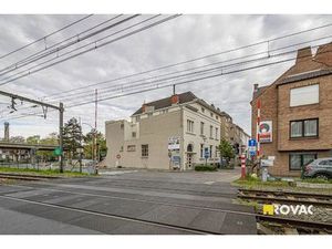 Vernieuwd appartement op de 1ste verdieping (vooraan gebouw)!