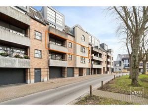 Appartement met twee slaapkamers en garage