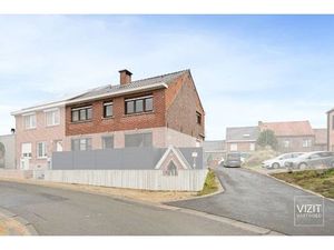 Zeer ruim appartmenet met 3 slaapkamers en parkeerplaats