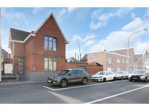 Instapklare woning met 3 slaapkamers en private parking