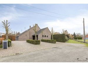 Ruime  goed onderhouden woning met prachtige tuin in Elsum Geel