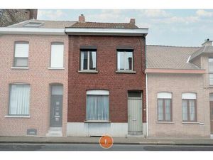 Te renoveren gezinswoning in centrum Marke