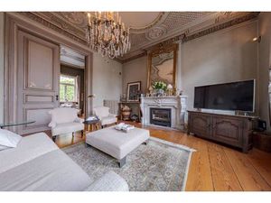 Uniek gerestaureerd herenhuis met parktuin