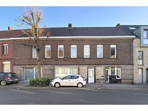 Ruime woonst met handels- of kantoorruimte te koop