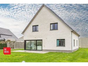 Recente vrijstaande villa op een royaal perceel (1044 m2)