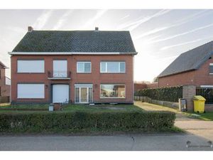 Op te frissen woning met min. 3 slaapkamers op 645 m²