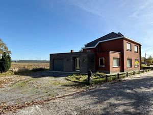 uD83CuDFE1 Ruime woning met 4 slaapkamers en inpandige garage te Sint-Baafs-Vijve!