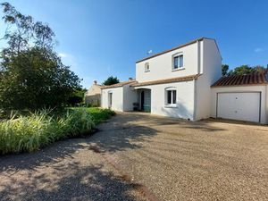 Maison 4 pièces avec garage et dépendances