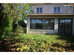 Maison d habitation avec commerce de rapport