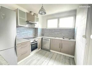 Appartement lumineux avec jardin  loggia et garage