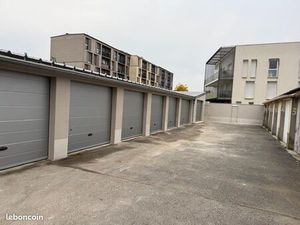 Box 30 m2 en location