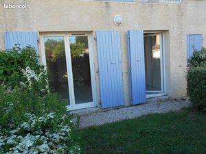 Grand T2 de 61 m² dans résidence sécurisée  arborée avec piscine et tennis. 610 CC