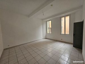 À louer – Grand studio bis de 37 m² en centre-ville d’Apt