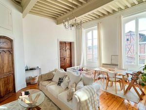 Clair et spacieux T3/T4 dans le centre ancien