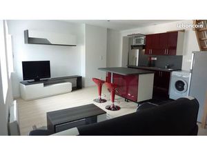 Beau F3 Duplex Meublé Rue Piétonne