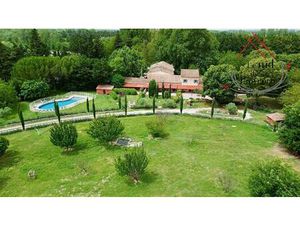 Propriété avec 5 habitations en campagne proche de l'Isle sur la Sorgue