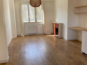 Rue des Halles T3 900 EUR