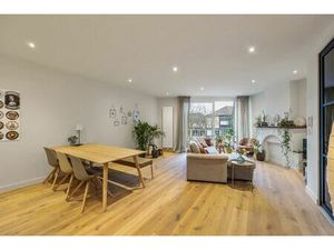 Appartement te koop in Brasschaat met 3 slaapkamers