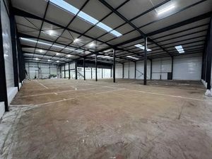 Plateforme logistique indépendante à louer de 2479 m² avec zone extérieure - Goussainville