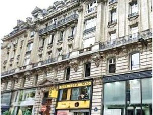 Commerces à louer de 331m2