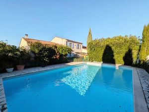 Vente maison 7 pièces 137 m² à Avignon (84000)  357 000 €