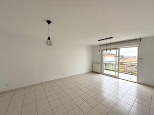 Location appartement 3 pièces 71m2 Ambilly 74100 - 1390 € - Surface Privée