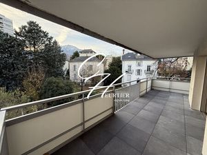 Location appartement 4 pièces 77m2 Grenoble 38100 - 1015 € - Surface Privée