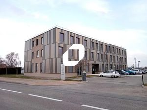 A LOUER  Bureaux récents / proche axes autoroutiers