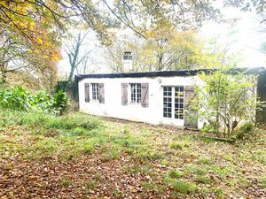 Maison à rénover avec terrain arboré de plus d'un hectare