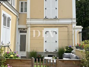 FONTAINEBLEAU- MAISON DE 57 M² AVEC TERRASSE DE 18 M² - 3 CH -