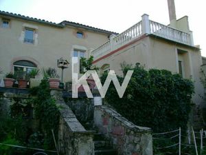 Vaste maison bourgeoise avec 2 terrasses  jardin et ancienne piscine