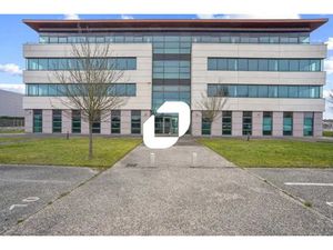 A LOUER  Bureaux pied de gare RER