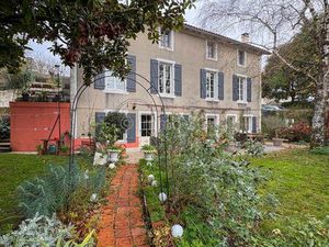 Belle maison bourgeoise avec garage et jardin