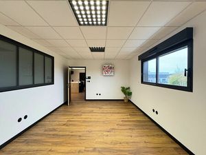 Location local commercial 1 pièces 21m2 Bétheny 51450 - 560 € - Surface Privée