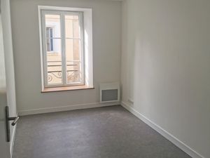 Location Appartement 3 pièces à Doué-en-Anjou (49700) : à louer 3 pièces / 87m² Doué-en-An
