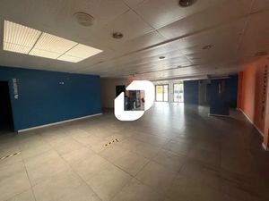 A VENDRE OU A LOUER  IDALEMENT SITUES (FACE A LA GARE)