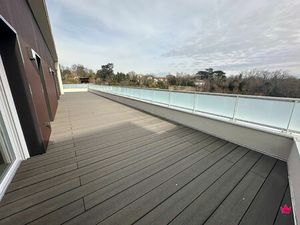 Magnifique Toit Terrasse à Champagne au Mont d'Or !