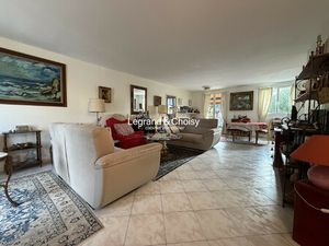 Maison de plain pied avec garage et jardin