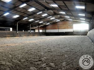 Maison T4 de 180 m2 avec dépendances et centre équestre