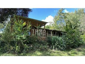 Terrain de loisir avec étang