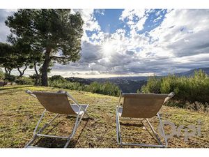 Vente villa 6 pièces 123 m² à Aspremont (06790)  672 000 €