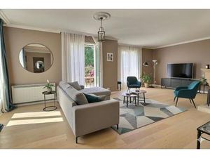 GRANDE MAISON FAMILIALE DE 9 PIECES AU CENTRE DE ST NOM LA BRETECHE