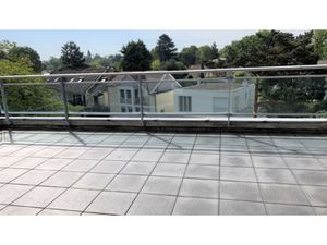 4 pièces de 114 m2 + TERRASSE de 90 m2 à La Celle St Cloud