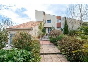 Maison familiale 191 m² avec studio indépendant  vue Pyrénées  grand terrain – Rare à Lauz