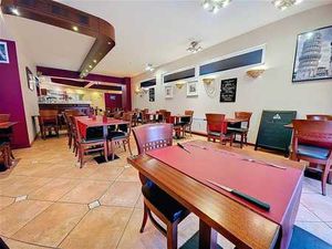 Spacieux REZ comm. 250m² (matériel COMPRIS) dans piétonnier