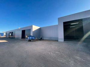 Unité PME spacieuse avec parking privé