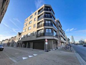 Double garage avec un emplacement privilégié et un accès fa…