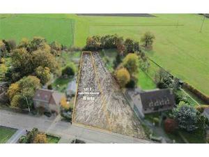 Beau terrain de 15 ares libre de constructeur à Spy