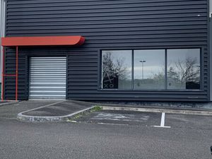 Location local commercial Champniers  500m² 2 pièces 3 300€ avec garage